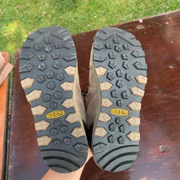 !!SOLD!! WOMEN’S KEEN HIKING BOOTS (SIZE 7) - Picture 6 of 6
